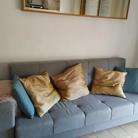 Optimist Apartment *